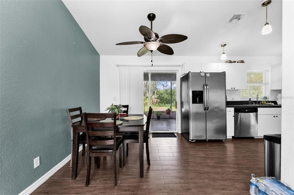 For Sale: $252,000 (3 beds, 2 baths, 1241 Square Feet)