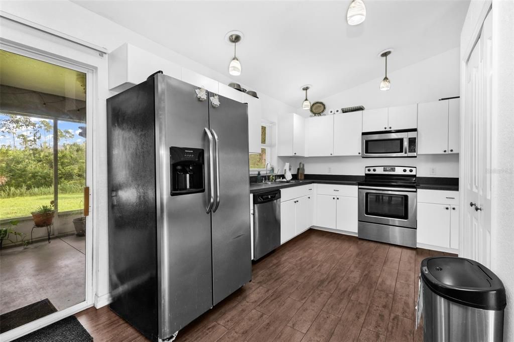 For Sale: $252,000 (3 beds, 2 baths, 1241 Square Feet)