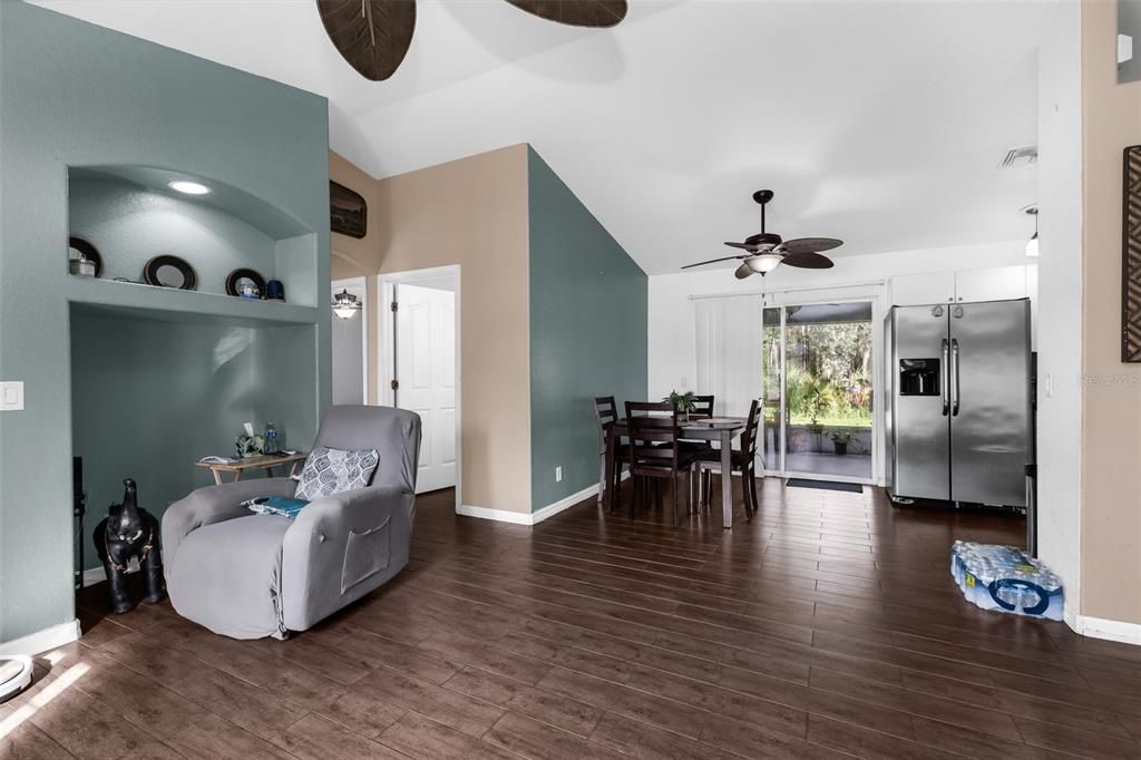 For Sale: $252,000 (3 beds, 2 baths, 1241 Square Feet)