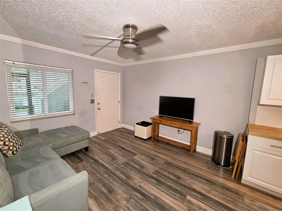 For Sale: $119,000 (1 beds, 1 baths, 456 Square Feet)