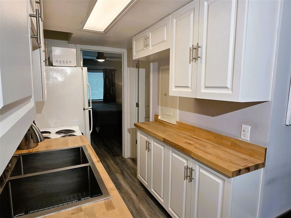 For Sale: $119,000 (1 beds, 1 baths, 456 Square Feet)