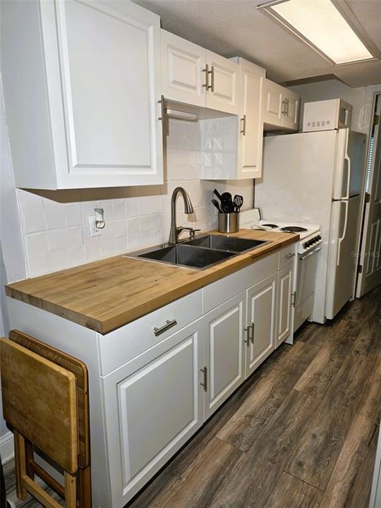 For Sale: $119,000 (1 beds, 1 baths, 456 Square Feet)