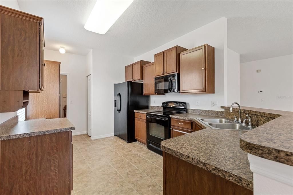 На продажу: $329,000 (3 спален, 2 ванн, 1444 Квадратных фут)