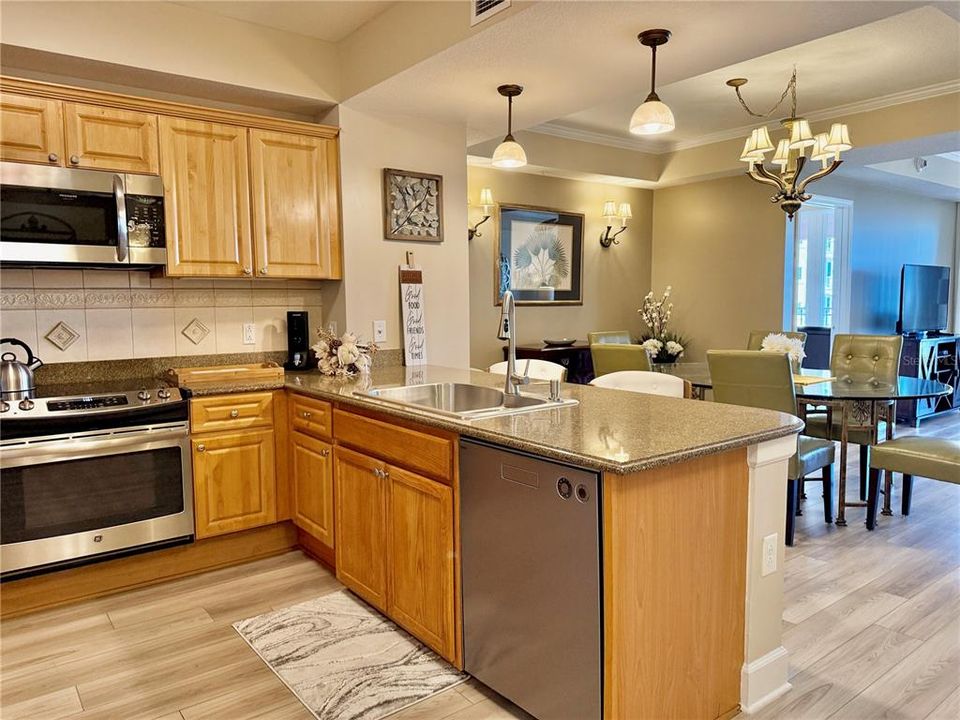 For Sale: $725,000 (3 beds, 3 baths, 1676 Square Feet)