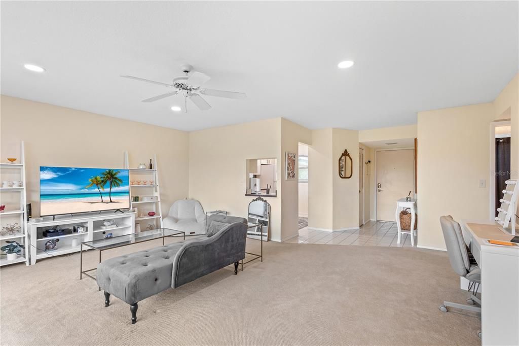 For Sale: $169,000 (2 beds, 2 baths, 1008 Square Feet)