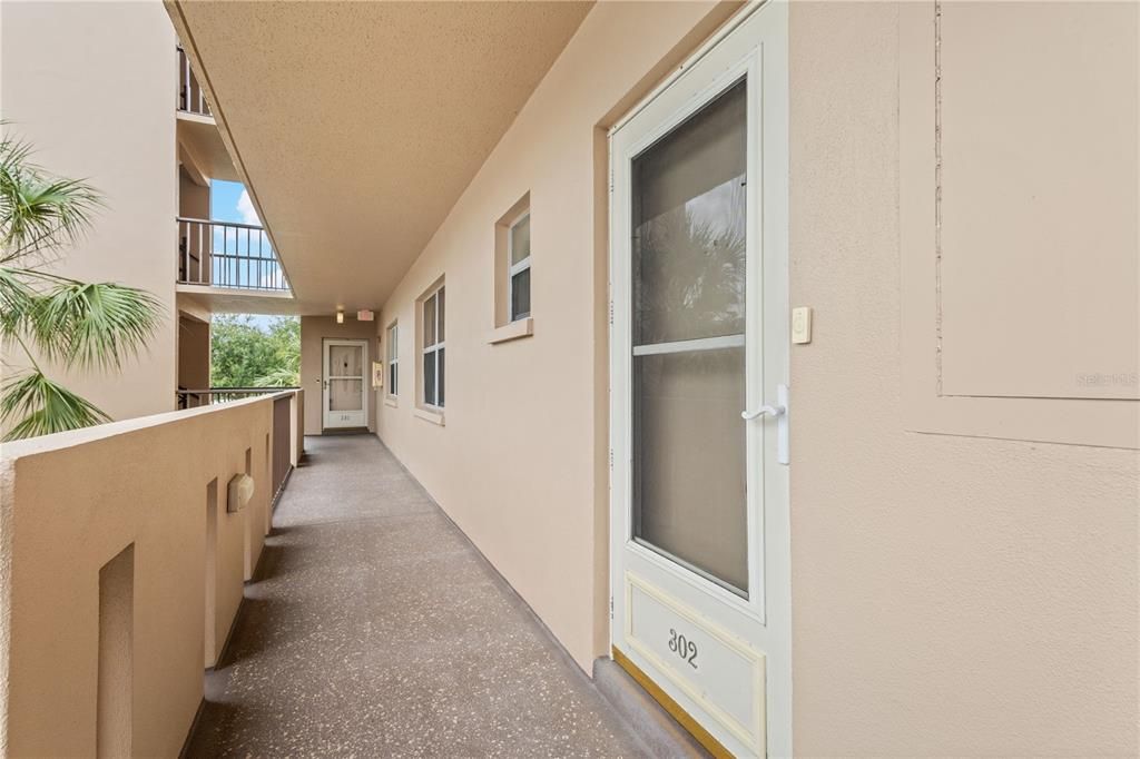 For Sale: $169,000 (2 beds, 2 baths, 1008 Square Feet)