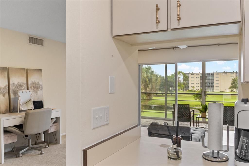 For Sale: $169,000 (2 beds, 2 baths, 1008 Square Feet)