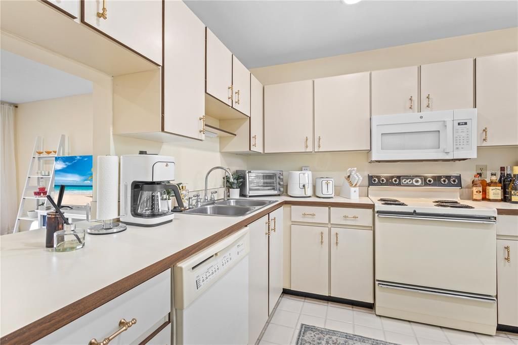 For Sale: $169,000 (2 beds, 2 baths, 1008 Square Feet)