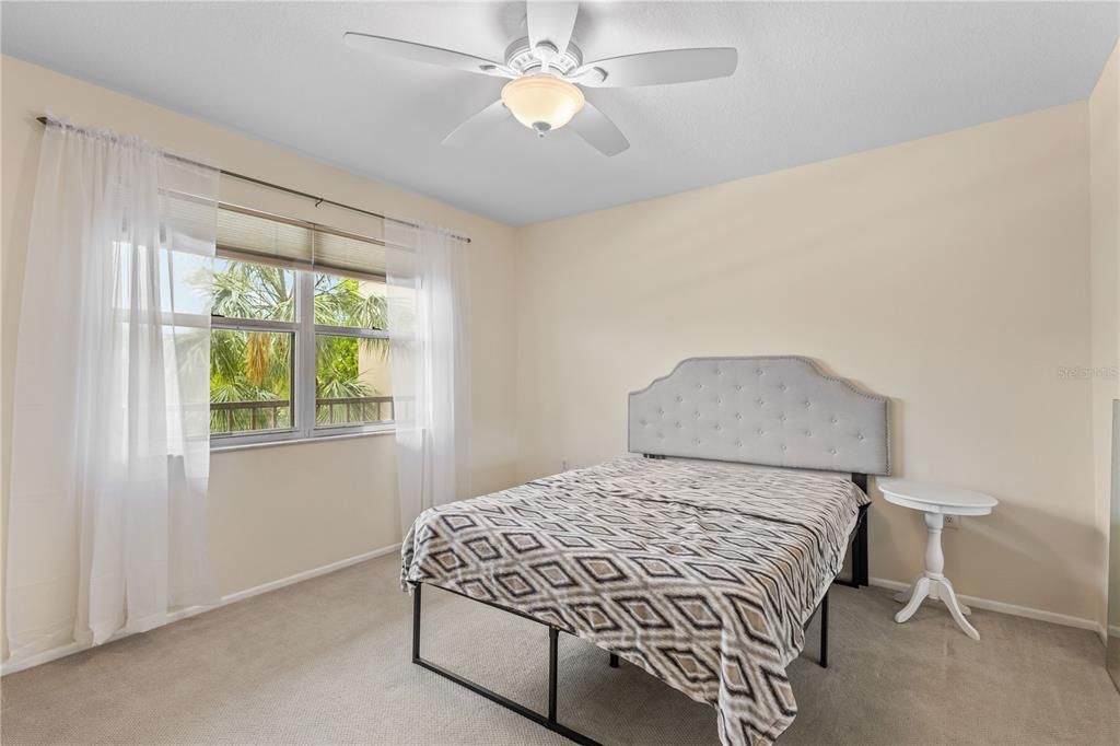 For Sale: $169,000 (2 beds, 2 baths, 1008 Square Feet)