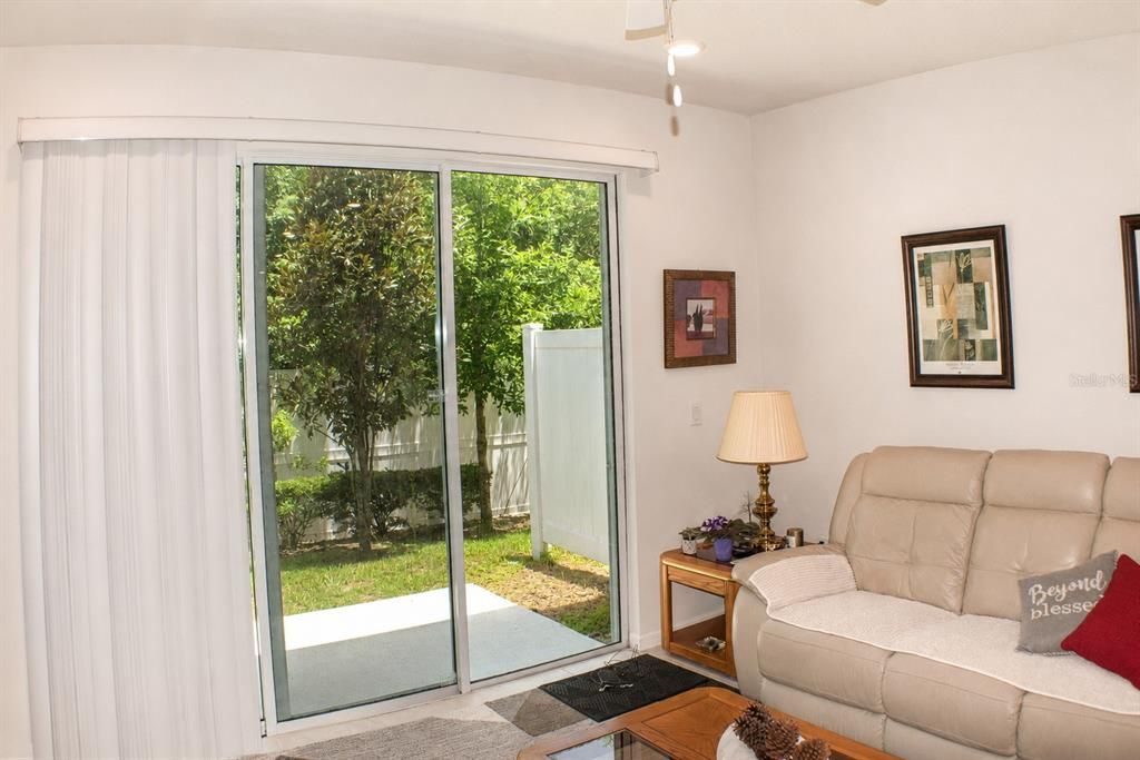 En Venta: $300,000 (2 camas, 2 baños, 1451 Pies cuadrados)