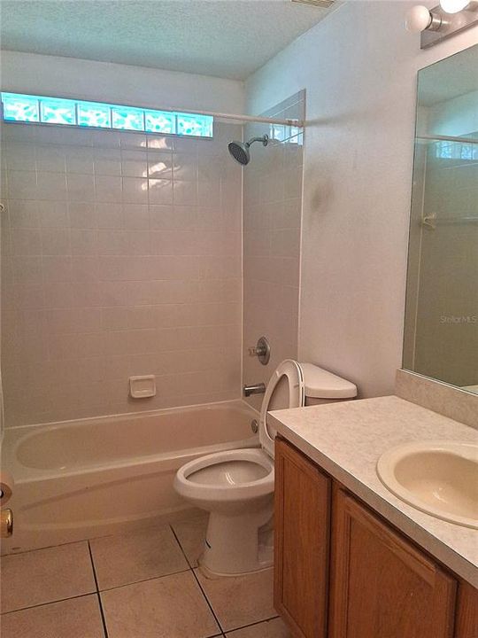 En Renta: $2,300 (4 camas, 2 baños, 2122 Pies cuadrados)