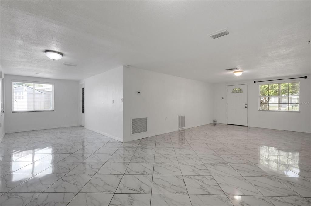 En Venta: $441,000 (3 camas, 3 baños, 1896 Pies cuadrados)