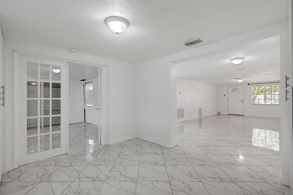 En Venta: $441,000 (3 camas, 3 baños, 1896 Pies cuadrados)