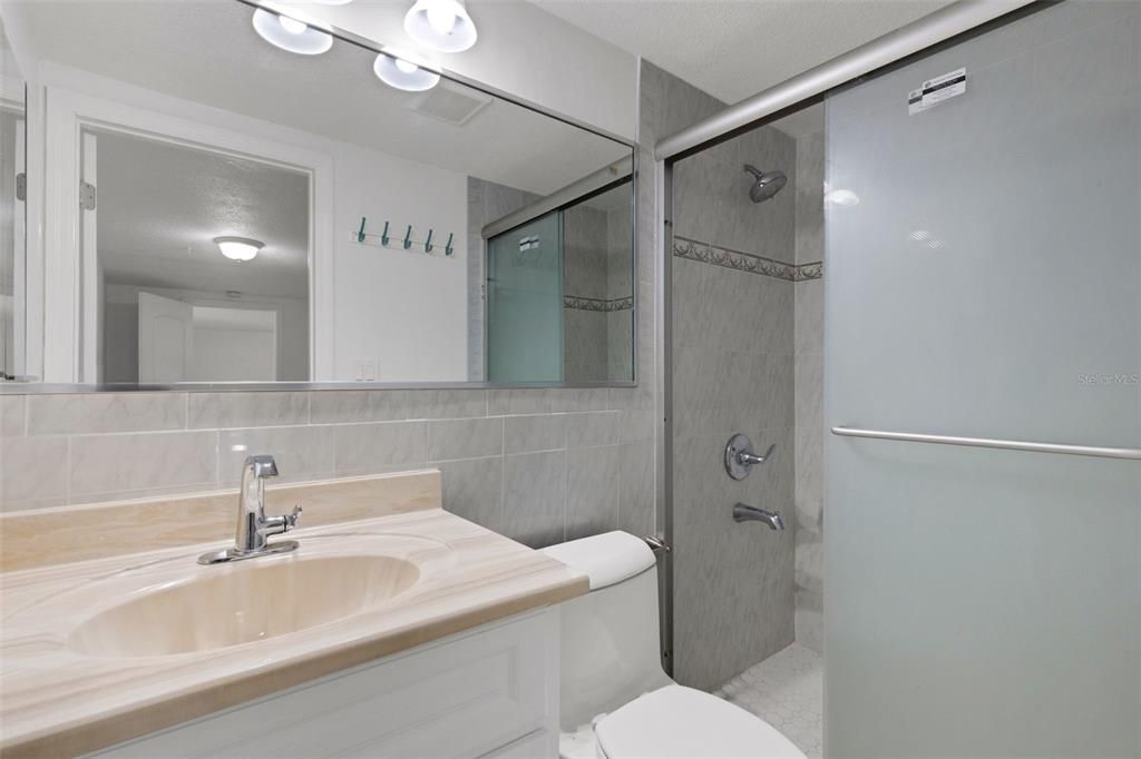 En Venta: $441,000 (3 camas, 3 baños, 1896 Pies cuadrados)