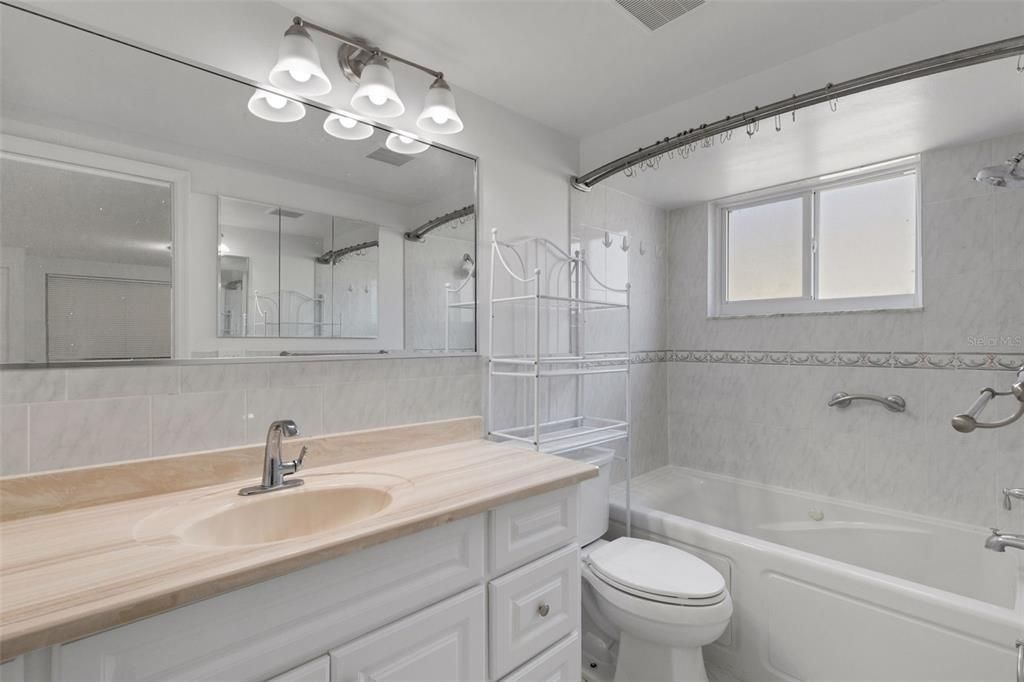 En Venta: $441,000 (3 camas, 3 baños, 1896 Pies cuadrados)