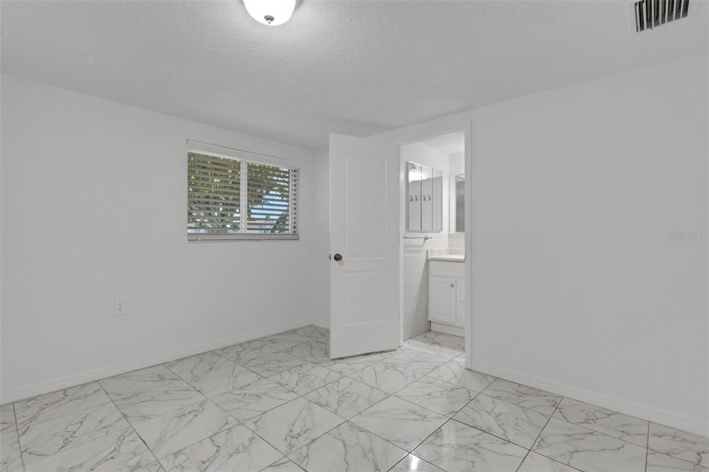 En Venta: $441,000 (3 camas, 3 baños, 1896 Pies cuadrados)