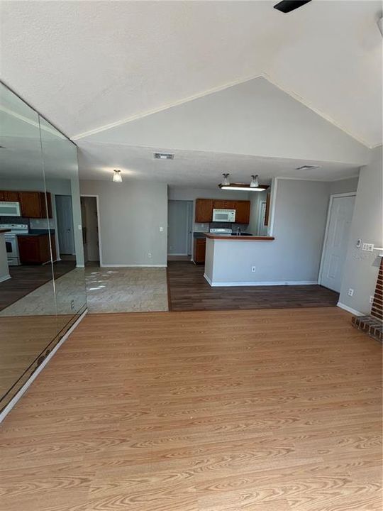 В аренду: $1,549 (2 спален, 2 ванн, 992 Квадратных фут)