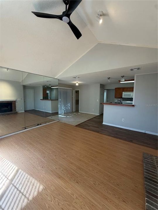 В аренду: $1,549 (2 спален, 2 ванн, 992 Квадратных фут)