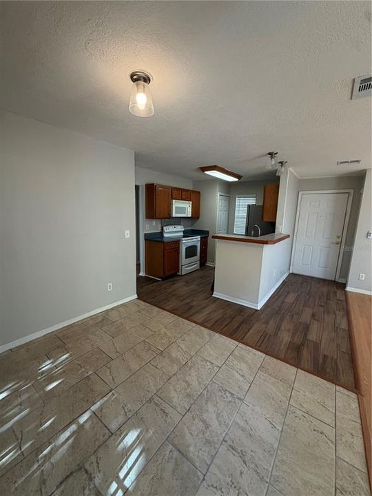 В аренду: $1,549 (2 спален, 2 ванн, 992 Квадратных фут)