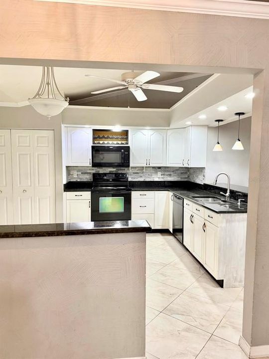 На продажу: $445,000 (3 спален, 2 ванн, 1614 Квадратных фут)