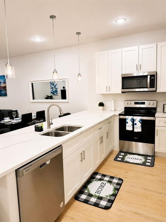 В аренду: $1,995 (3 спален, 2 ванн, 3527 Квадратных фут)