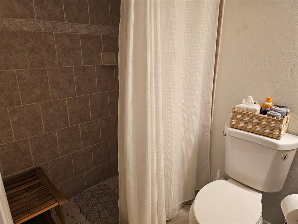 В аренду: $4,600 (2 спален, 2 ванн, 1296 Квадратных фут)