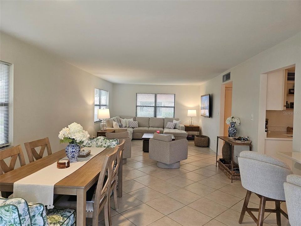 В аренду: $4,600 (2 спален, 2 ванн, 1296 Квадратных фут)