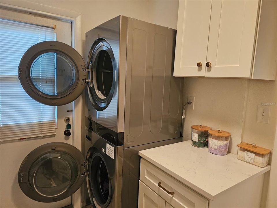 В аренду: $4,600 (2 спален, 2 ванн, 1296 Квадратных фут)