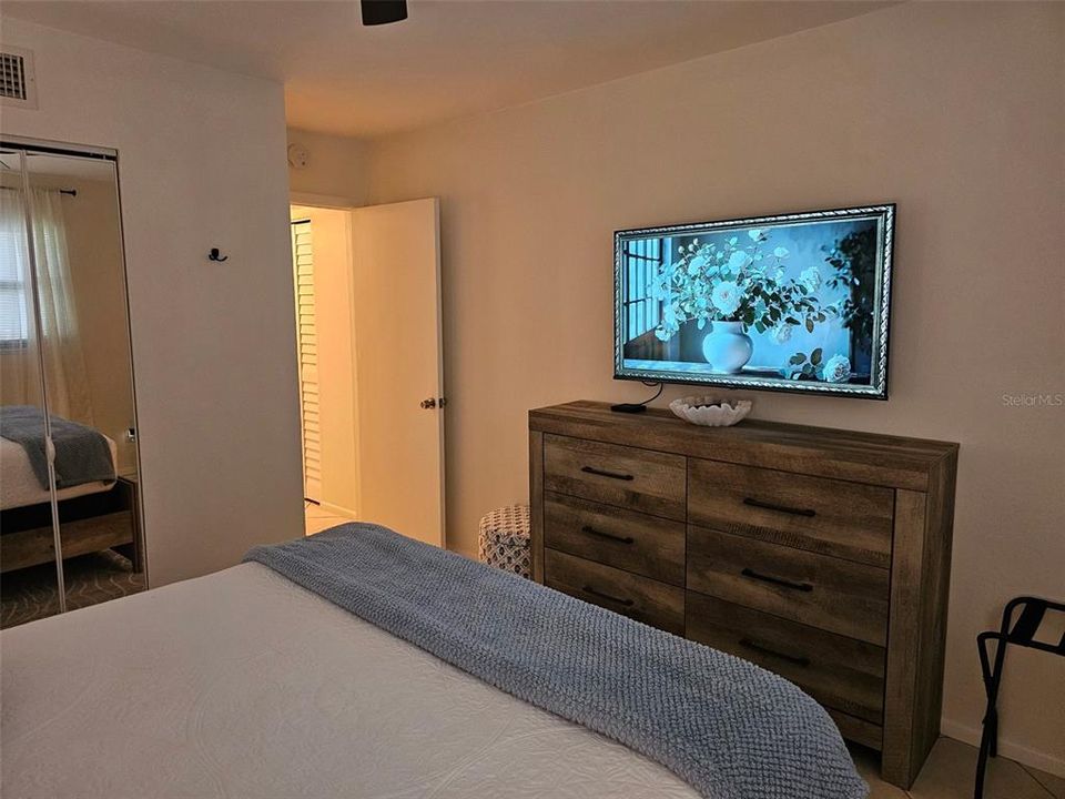 В аренду: $4,600 (2 спален, 2 ванн, 1296 Квадратных фут)
