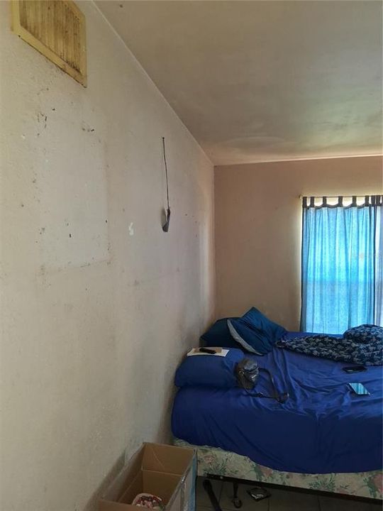 На продажу: $240,000 (3 спален, 1 ванн, 1432 Квадратных фут)
