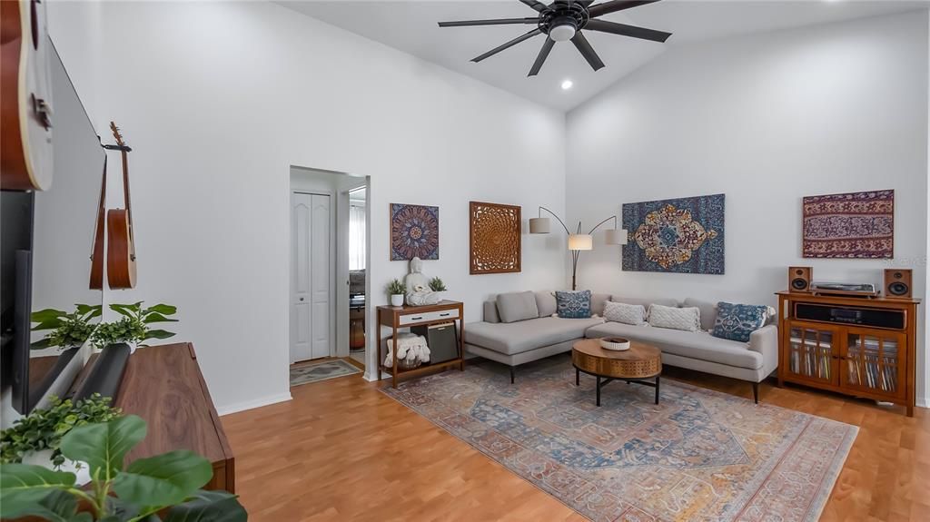 For Sale: $450,000 (3 beds, 2 baths, 1670 Square Feet)
