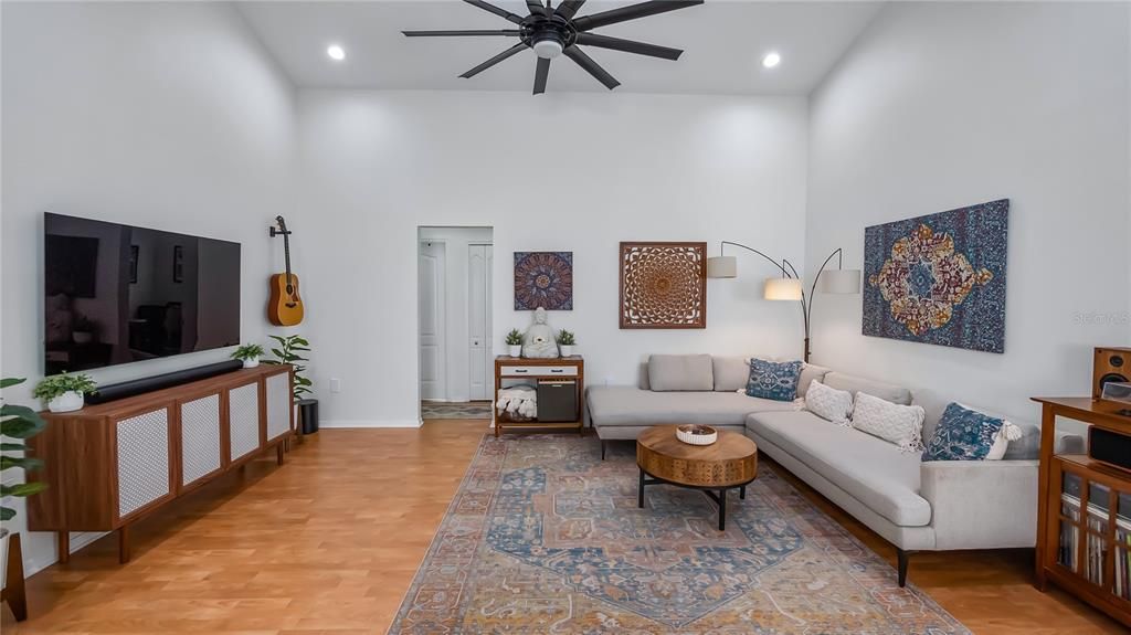 For Sale: $450,000 (3 beds, 2 baths, 1670 Square Feet)