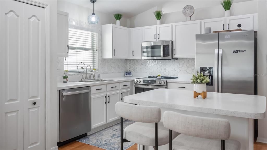 For Sale: $450,000 (3 beds, 2 baths, 1670 Square Feet)