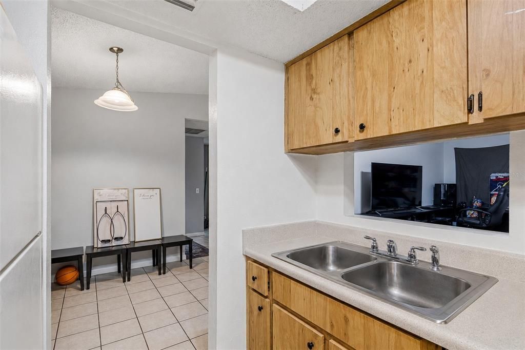 For Sale: $1,150,000 (12 beds, 0 baths, 4024 Square Feet)