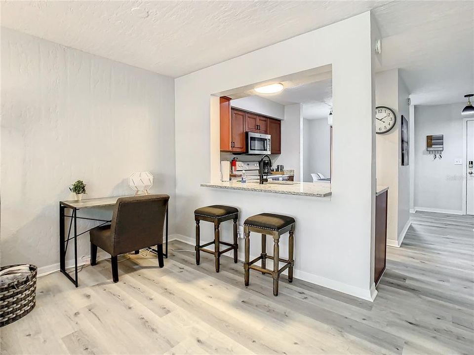 На продажу: $229,000 (2 спален, 2 ванн, 1088 Квадратных фут)