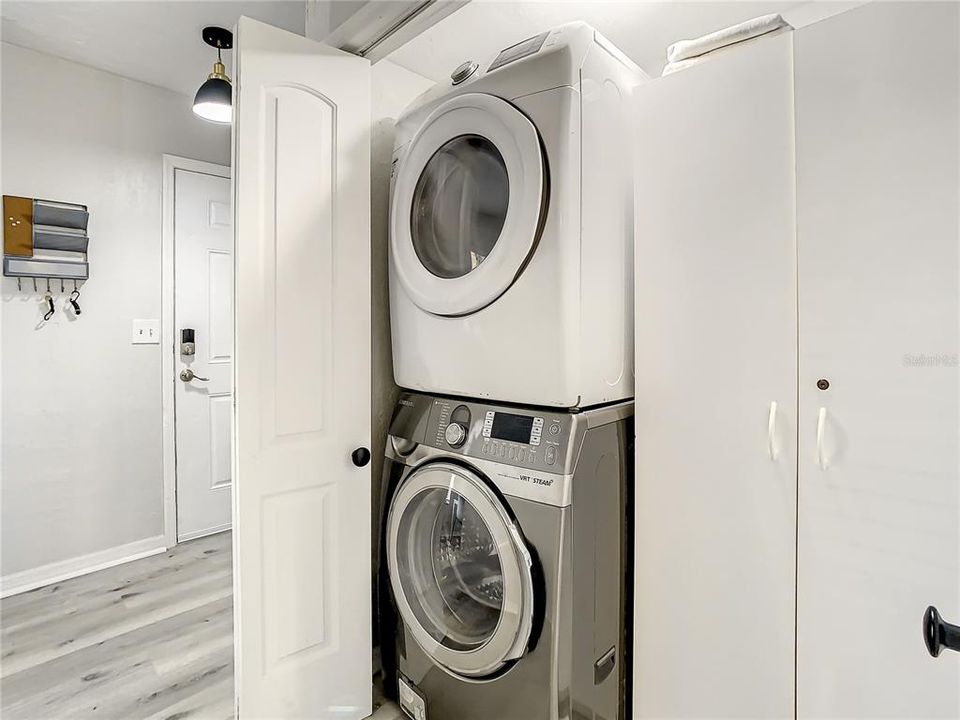 На продажу: $229,000 (2 спален, 2 ванн, 1088 Квадратных фут)