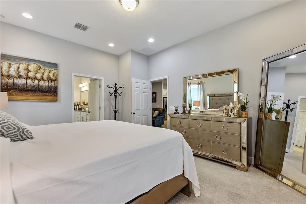 For Rent: $5,000 (5 beds, 3 baths, 3725 Square Feet)
