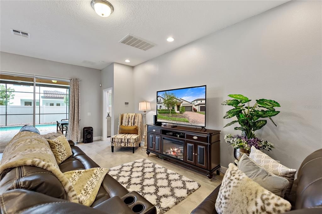 For Rent: $5,000 (5 beds, 3 baths, 3725 Square Feet)