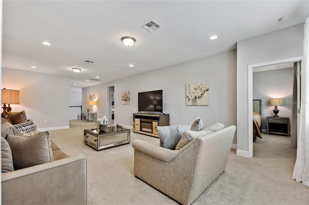For Rent: $5,000 (5 beds, 3 baths, 3725 Square Feet)
