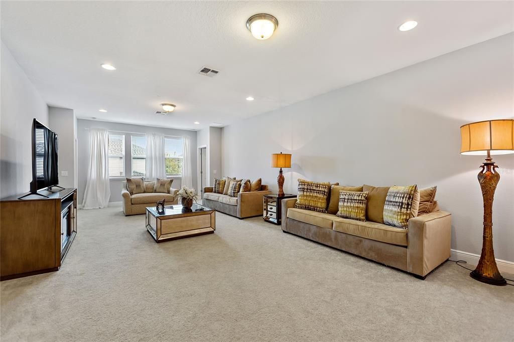 For Rent: $5,000 (5 beds, 3 baths, 3725 Square Feet)