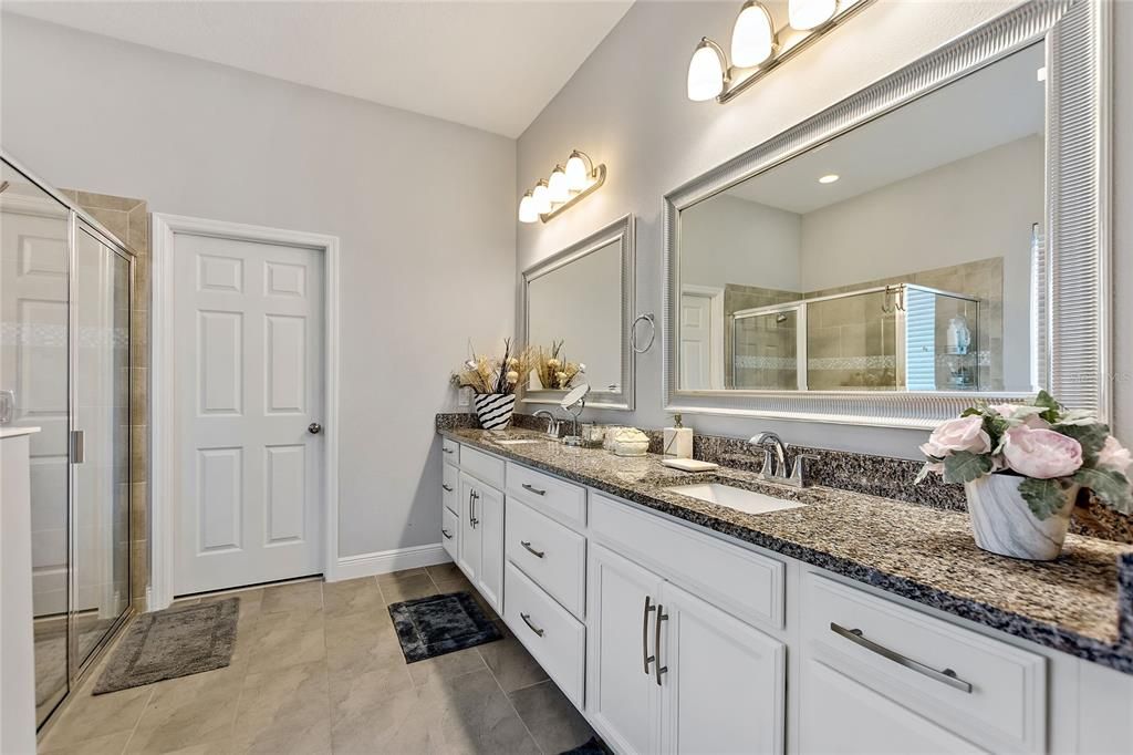 For Rent: $5,000 (5 beds, 3 baths, 3725 Square Feet)