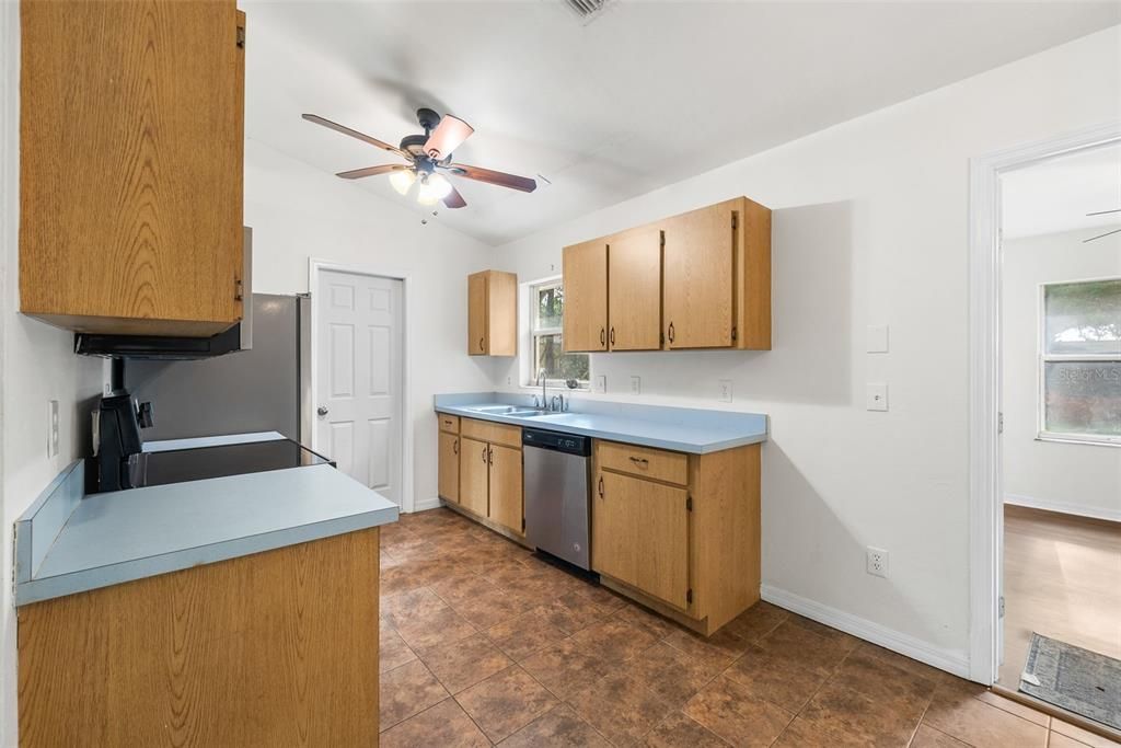 For Sale: $244,500 (3 beds, 2 baths, 1165 Square Feet)