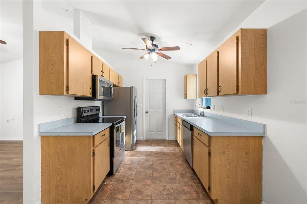 For Sale: $244,500 (3 beds, 2 baths, 1165 Square Feet)