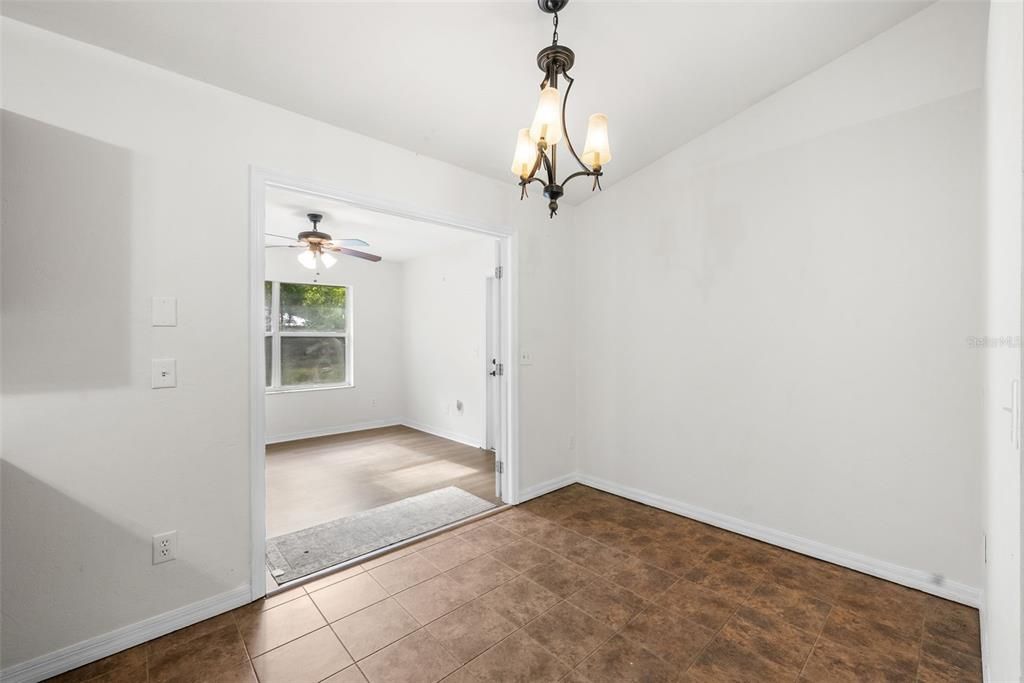 For Sale: $244,500 (3 beds, 2 baths, 1165 Square Feet)