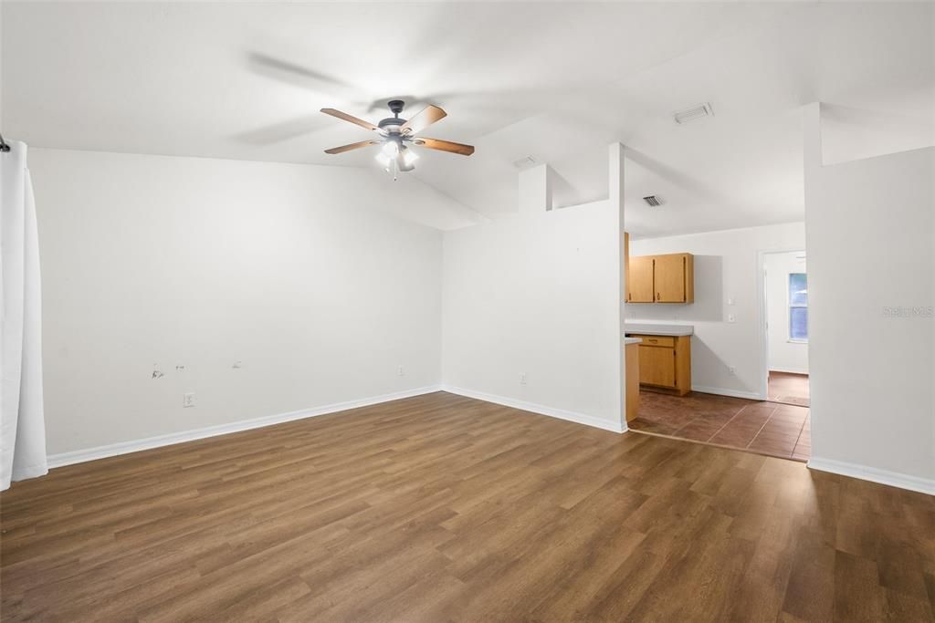 For Sale: $244,500 (3 beds, 2 baths, 1165 Square Feet)