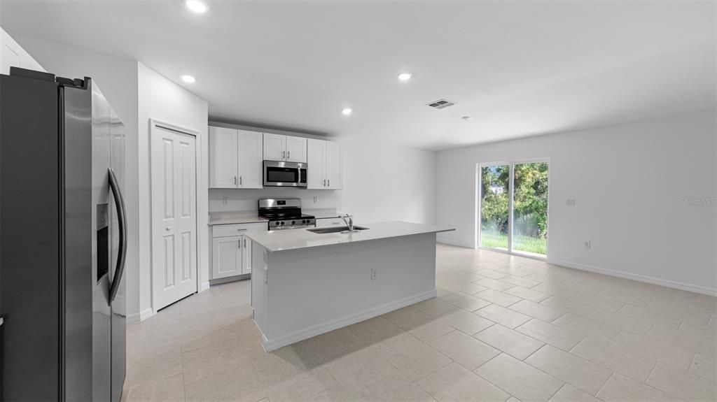 En Venta: $299,499 (4 camas, 2 baños, 1824 Pies cuadrados)