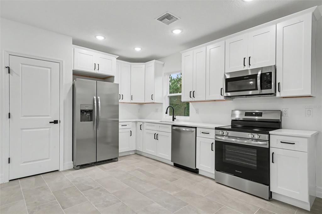 На продажу: $259,999 (3 спален, 2 ванн, 1140 Квадратных фут)