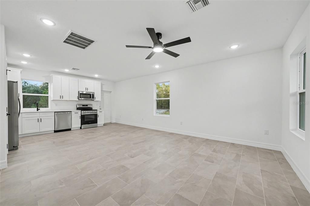 На продажу: $259,999 (3 спален, 2 ванн, 1140 Квадратных фут)