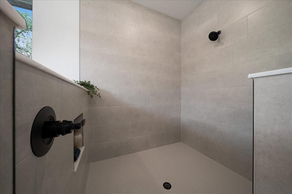En Venta: $599,990 (5 camas, 3 baños, 2637 Pies cuadrados)