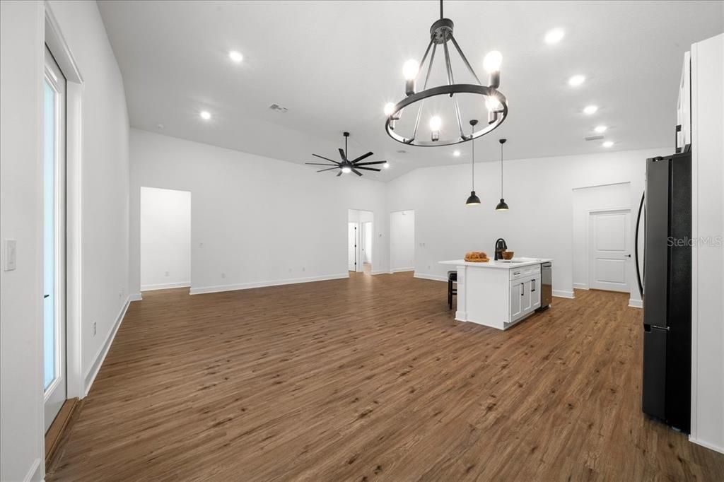 На продажу: $424,900 (4 спален, 3 ванн, 2061 Квадратных фут)